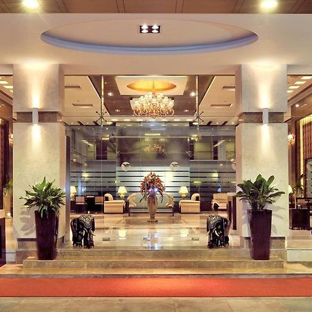 Fortune Jp Palace, Mysore - Member Itc Hotels' Group Exteriör bild Lobby