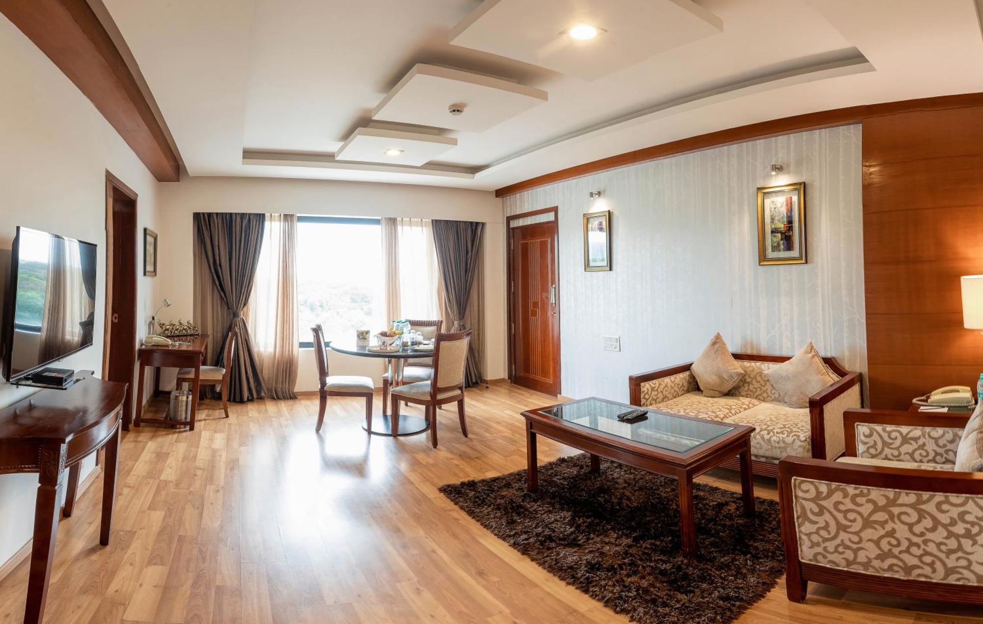 Fortune Jp Palace, Mysore - Member Itc Hotels' Group Exteriör bild Suite room at the hotel