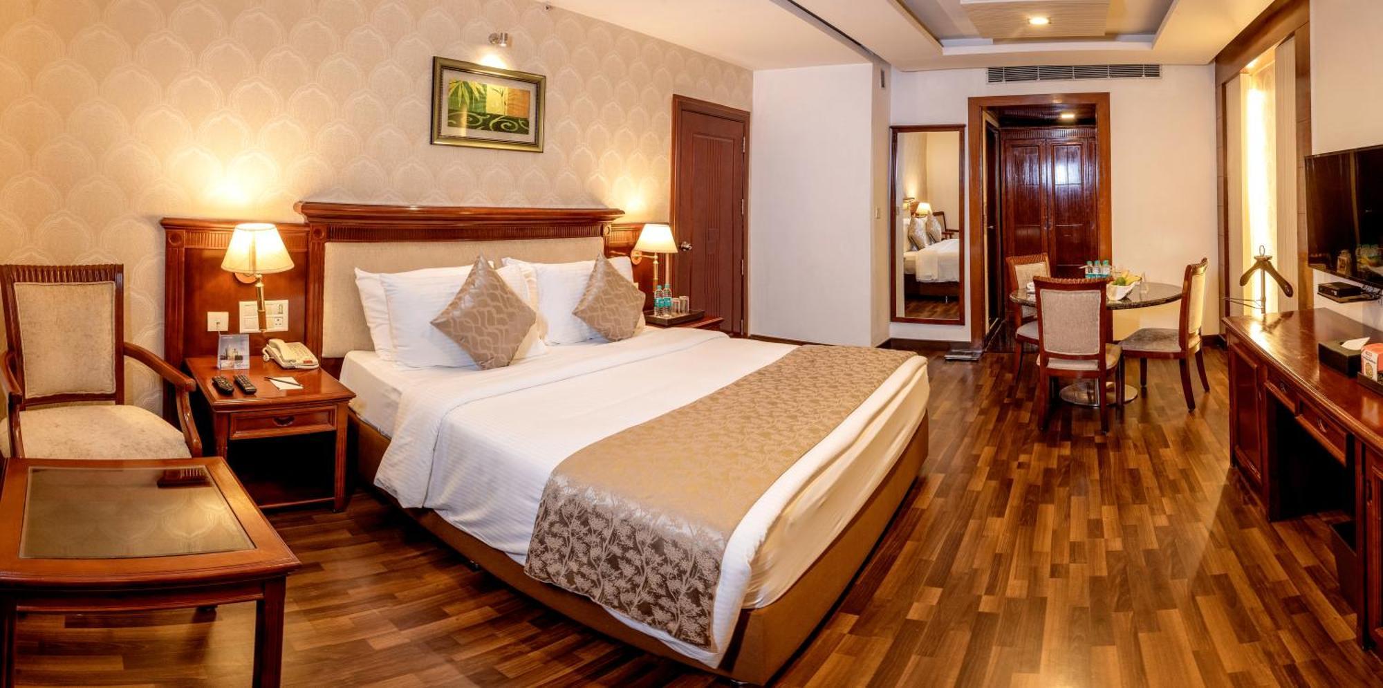 Fortune Jp Palace, Mysore - Member Itc Hotels' Group Exteriör bild A room at the hotel