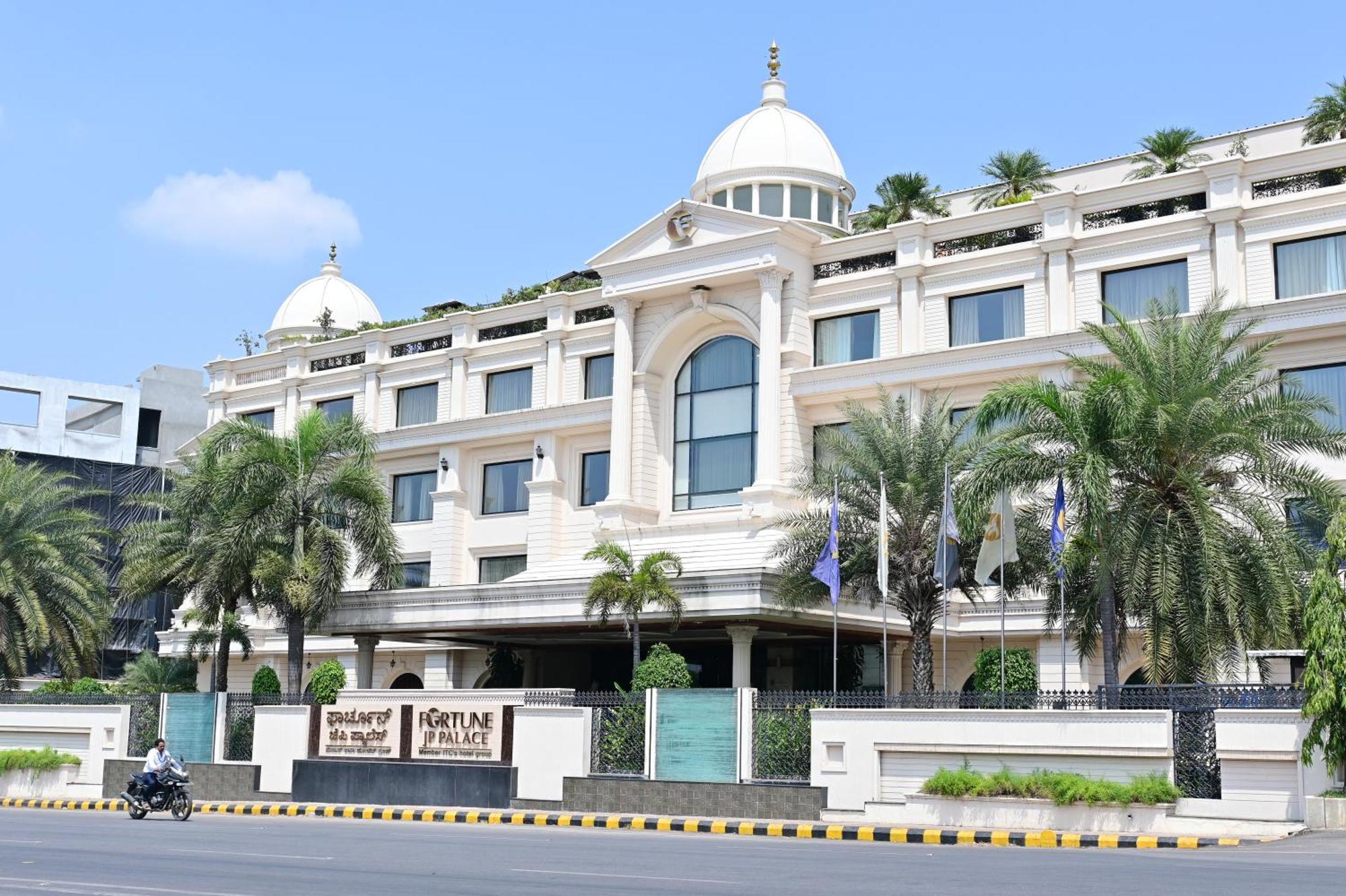 Fortune Jp Palace, Mysore - Member Itc Hotels' Group Exteriör bild Diamond Island Hotel