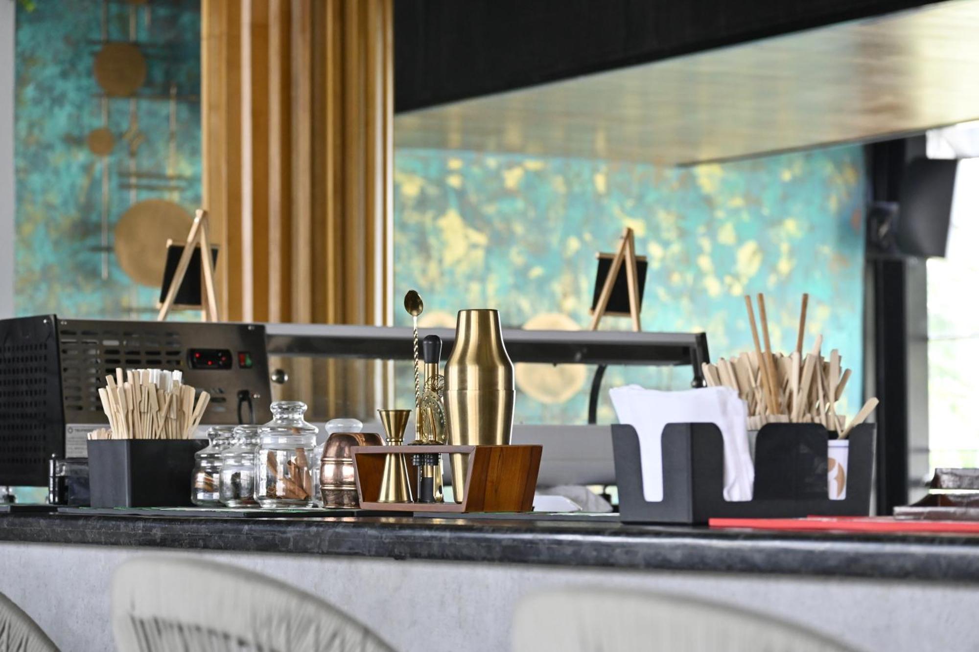 Fortune Jp Palace, Mysore - Member Itc Hotels' Group Exteriör bild A coffee bar
