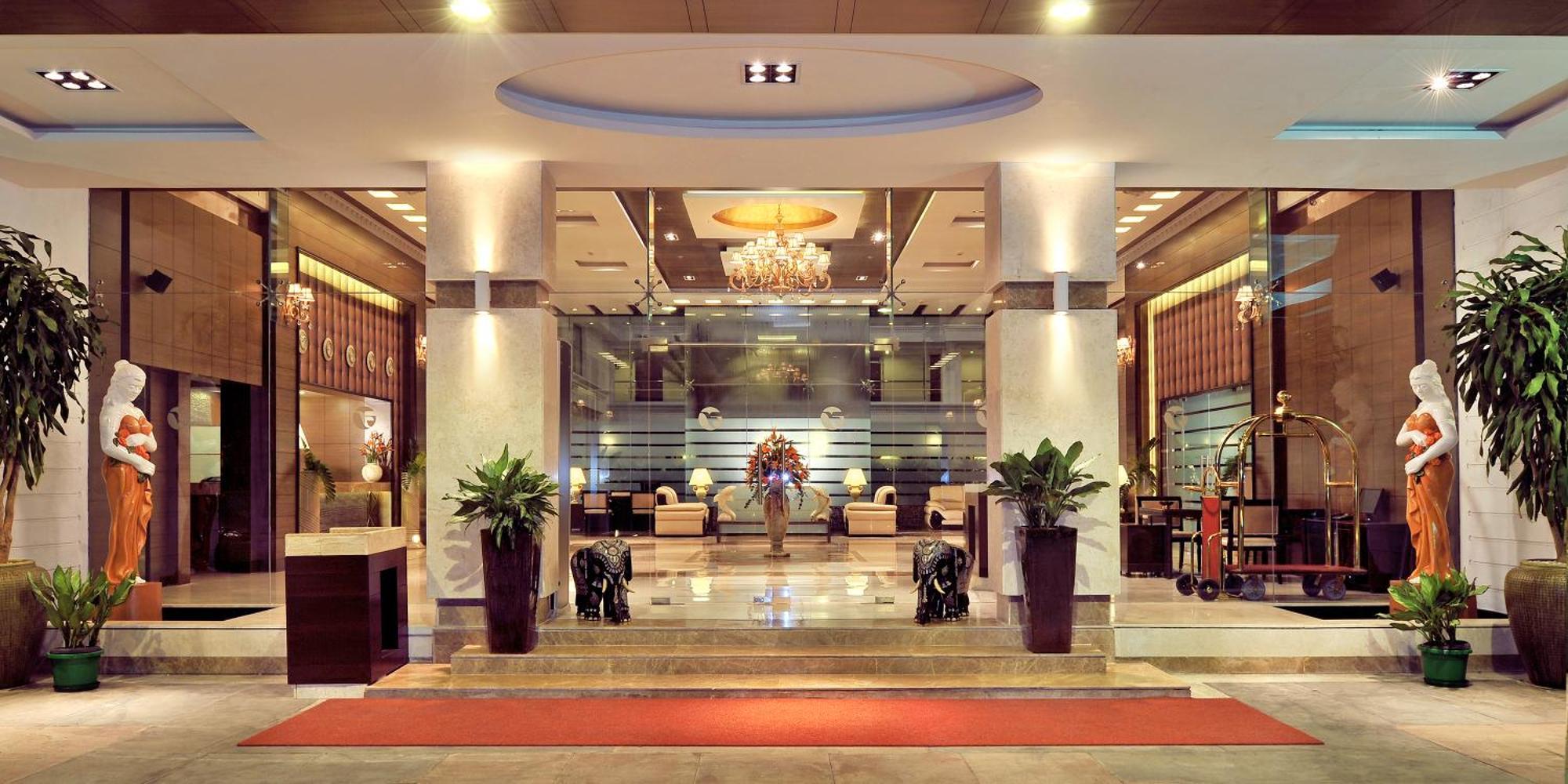 Fortune Jp Palace, Mysore - Member Itc Hotels' Group Exteriör bild Lobby