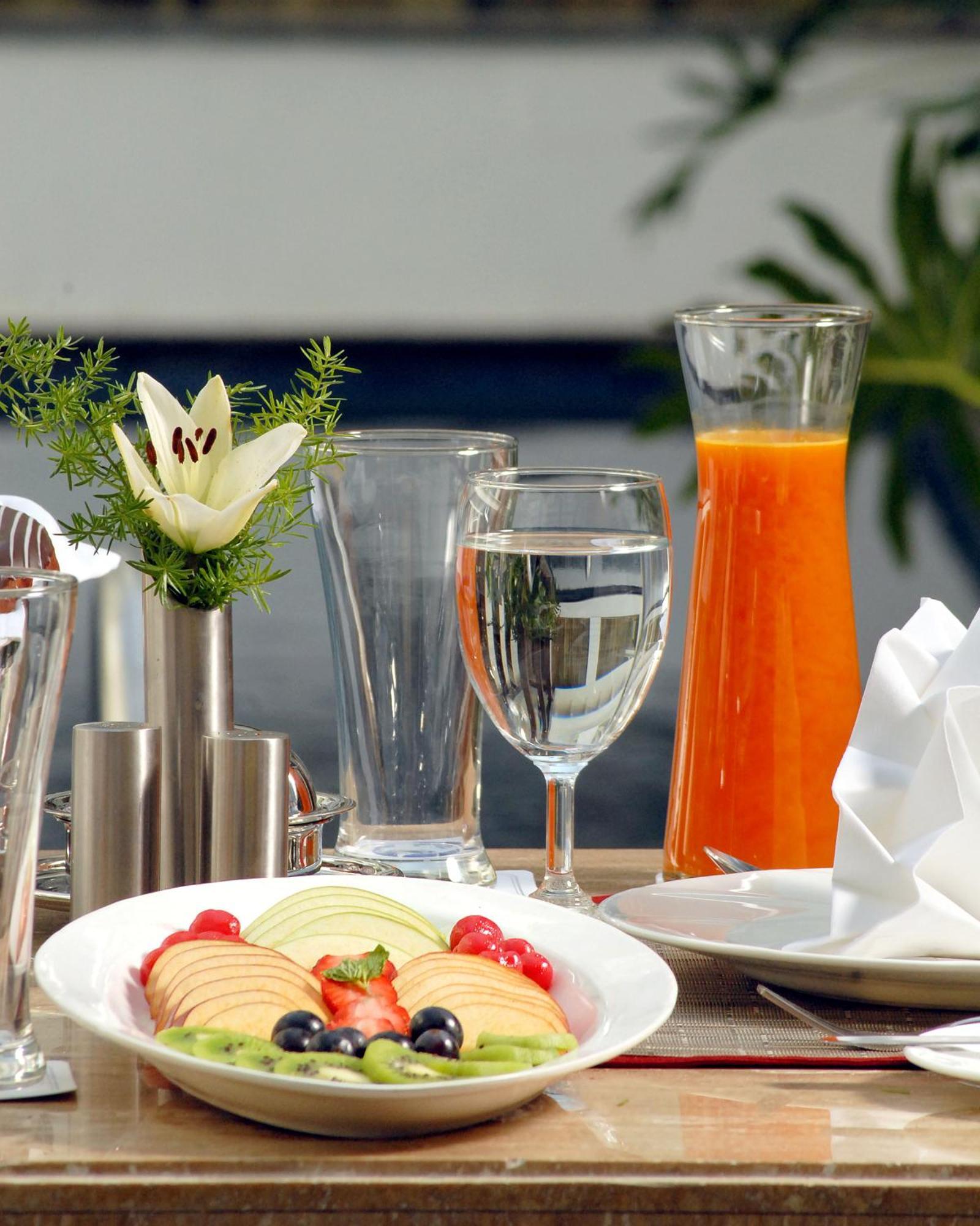 Fortune Jp Palace, Mysore - Member Itc Hotels' Group Exteriör bild A glass of orange juice