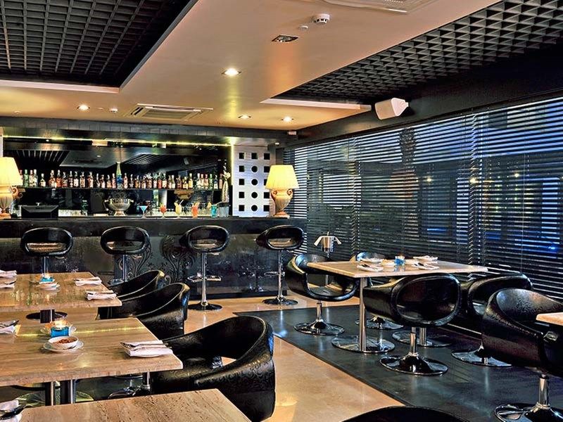 Fortune Jp Palace, Mysore - Member Itc Hotels' Group Exteriör bild Interior of the restaurant