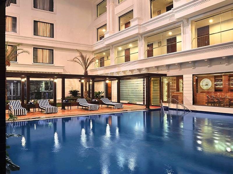 Fortune Jp Palace, Mysore - Member Itc Hotels' Group Exteriör bild The pool at the hotel